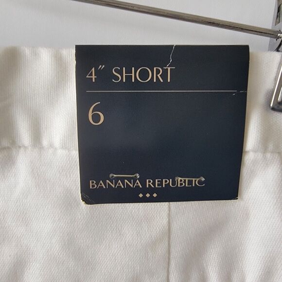 banana republic womens Mid Rise Chino Short size 6 button detail - Picture 4 of 6